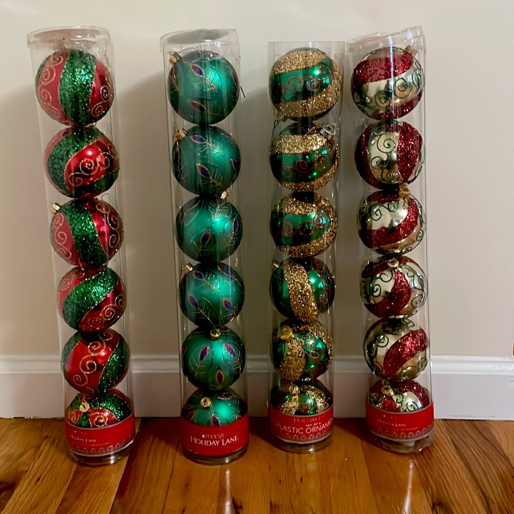 Christmas tree ornaments 🎄🤩